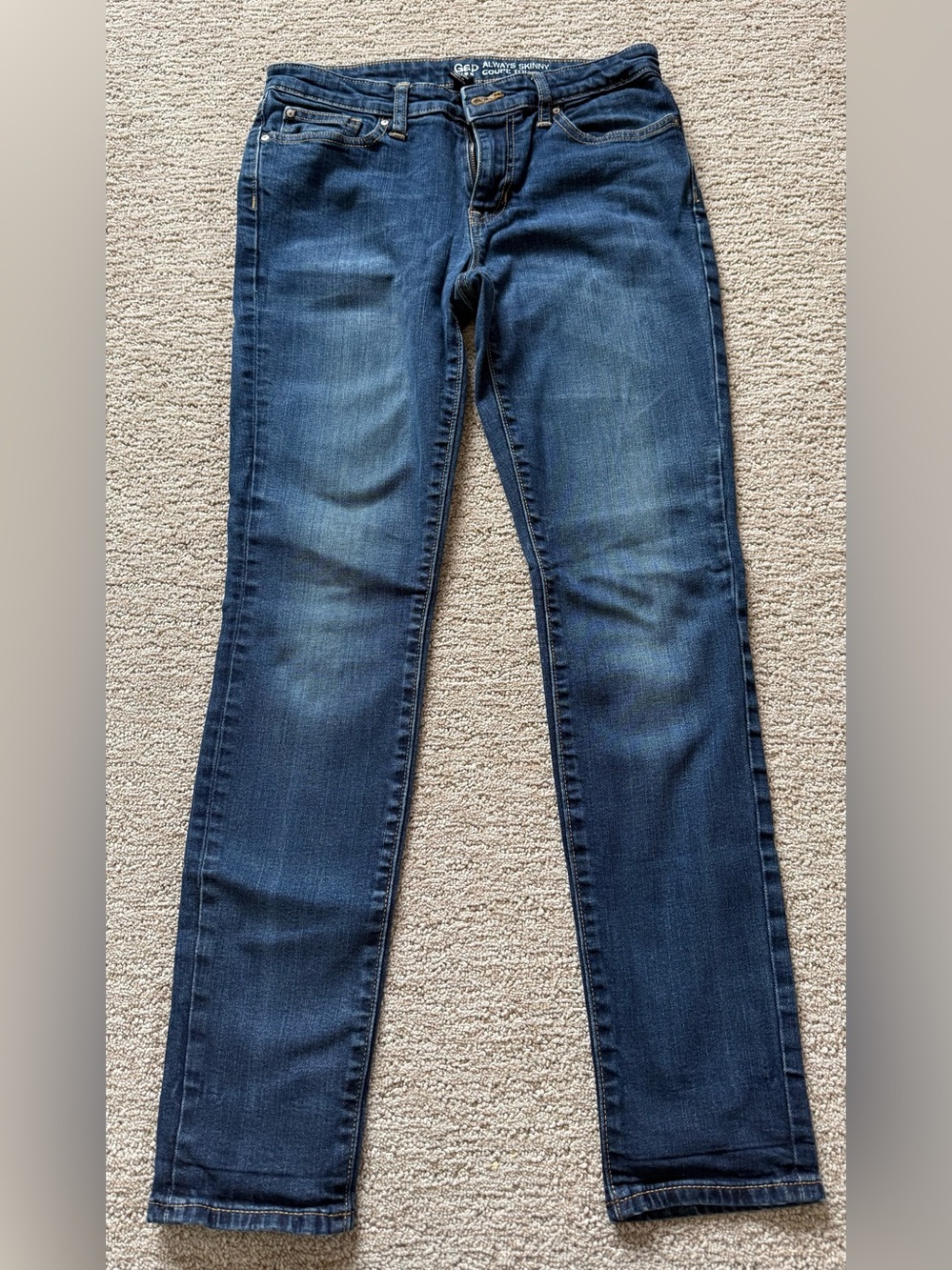 GAP Women’s Skinny Jeans in Dark Blue Wash